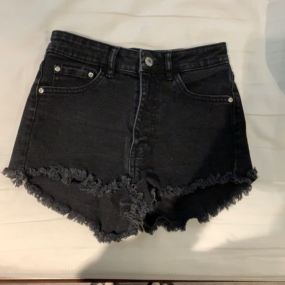 Cute black high waisted shorts - Picture 1 of 3